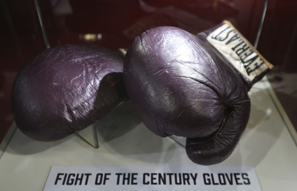 A short history of boxing gloves