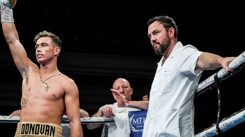 What makes a boxing trainer