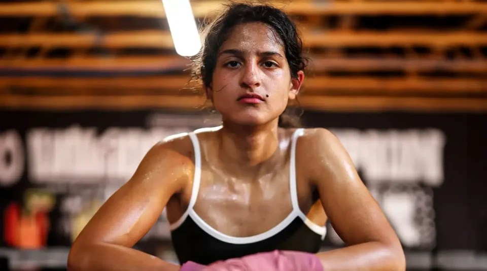 Gabriela Fundora defends her undisputed flyweight status against Marilyn Badillo