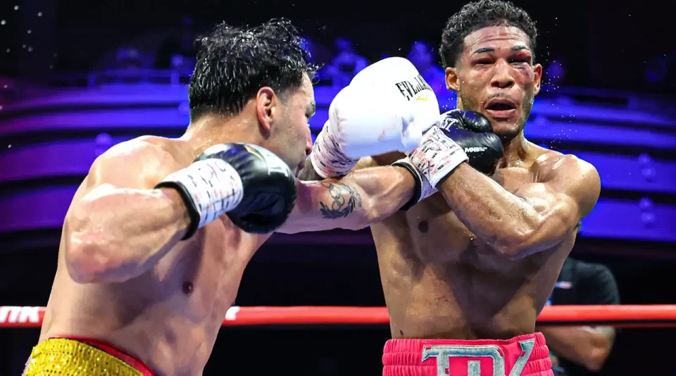 Lindolfo Delgado outpoints Elvis Rodriguez over 10 rounds